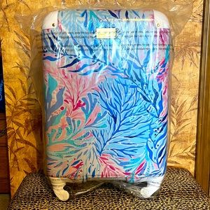 Lilly Pulitzer rolling luggage. BRAND NEW NEVER USED!!